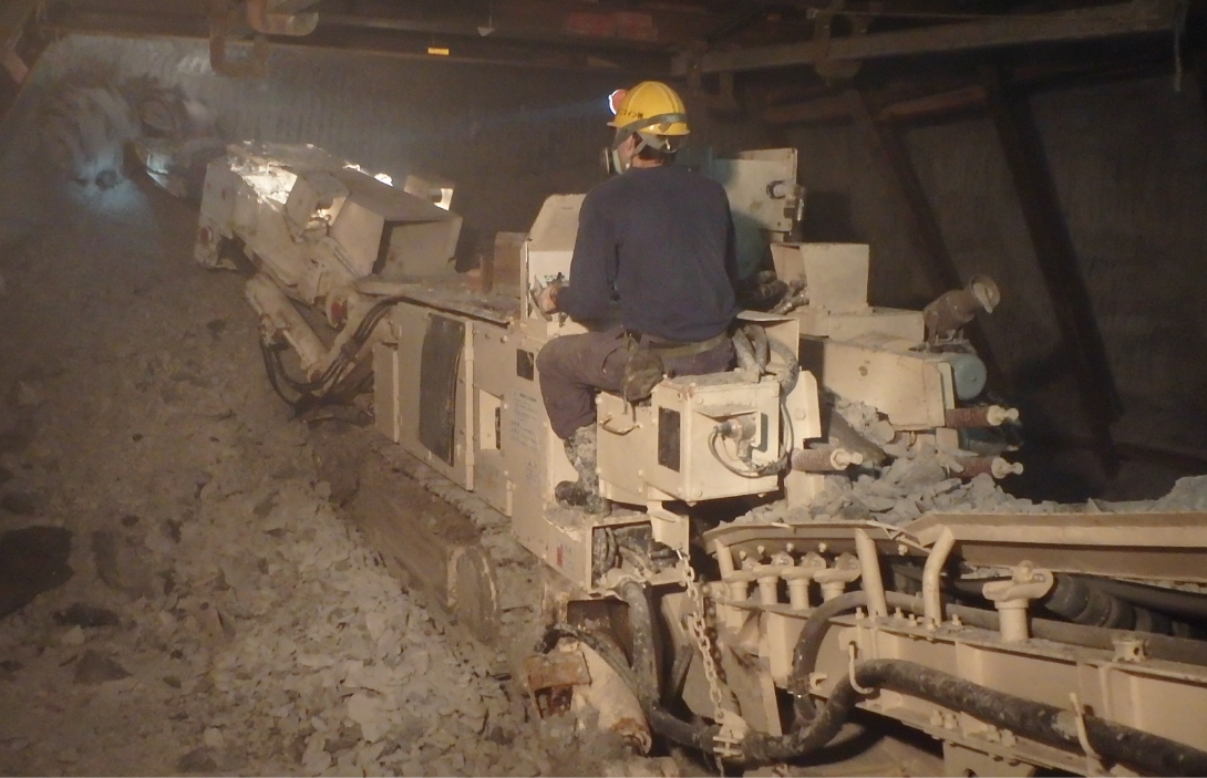 坑内採掘鉱山の入り口